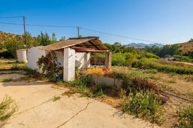 EXCLUSIVA FINCA RÚSTICA DE 7.500 M2 CON 292 M2 CONSTRUIDOS,  - foto 2