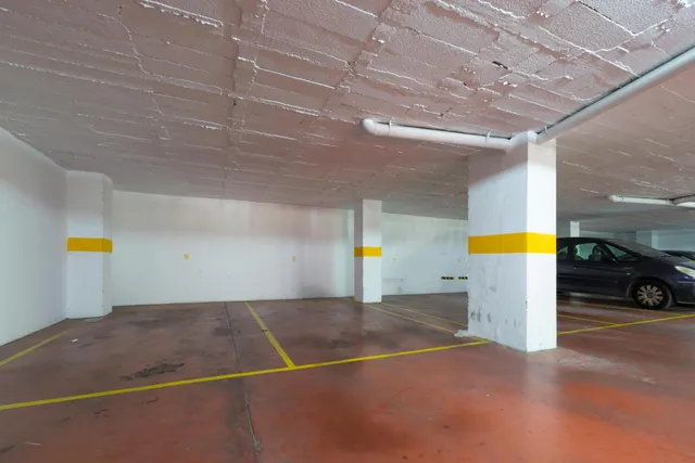 Ático con 100 m2 de espacio exterior, vistas panorámicas y garaje en el centro de Fuengirola – 375.000 € — 36