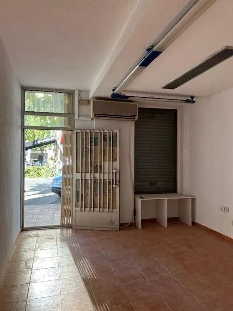 Alquiler de local comercial en el centro , próximo a la plaza circular — 11
