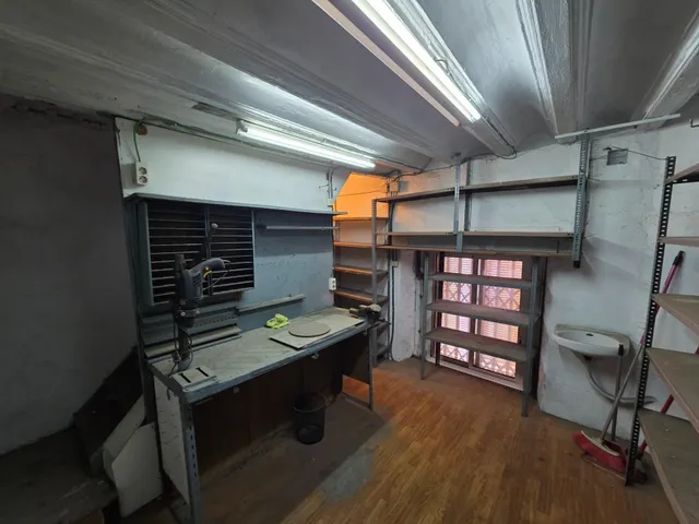 ¡Descubre el potencial de esta joya arquitectónica en el corazón del vibrante barrio de Feria! — 20