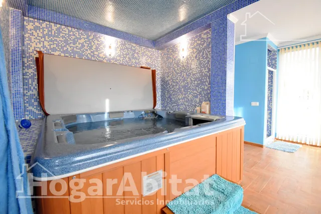 Adosado esquinero con dos terrazas cerca de la playa — 22