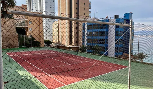 Espectacular piso reformado con diseño y calidad,  con vistas impresionantes al mar y Benidorm. — 37