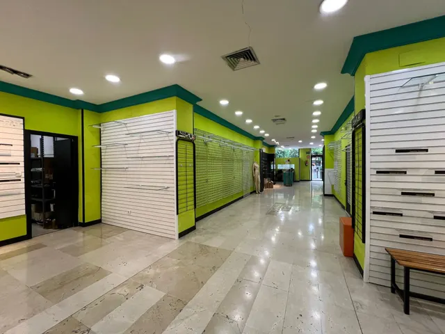 Impresionante local en Cánovas — 6