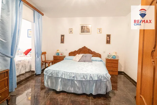 DOS CASAS MAS PARCELA DE 900  METROS — 33