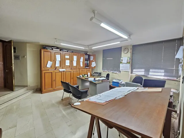 OFICINA EN VENTA EN EL CENTRO DE LA CIUDAD EXTERIOR, CON 4 V - foto 3