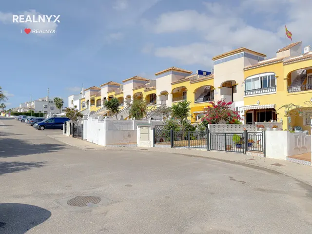 Dream Hills! Encantador Bungalow listo para entrar a vivir en urbanización exclusiva con preciosas zonas verdes y piscina comunitaria — 4