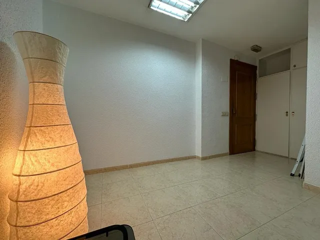 ¿Estás buscando una oficina en el paseo de Almería? — 16
