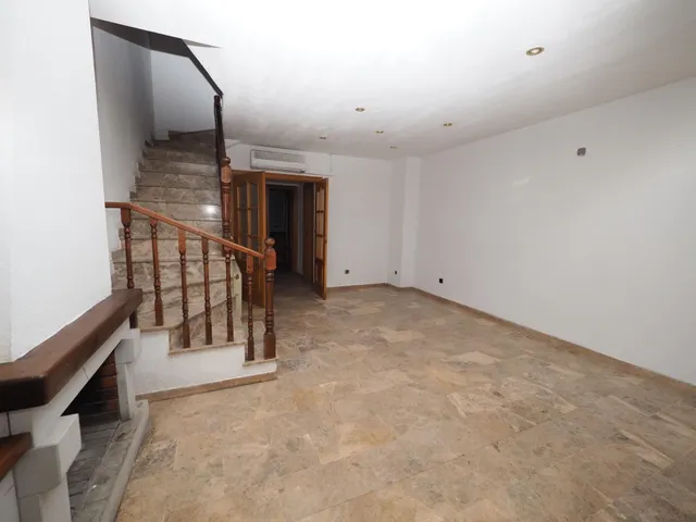 SE VENDE CASA ADOSADA EN RUBI, ZONA MERCAT — 4