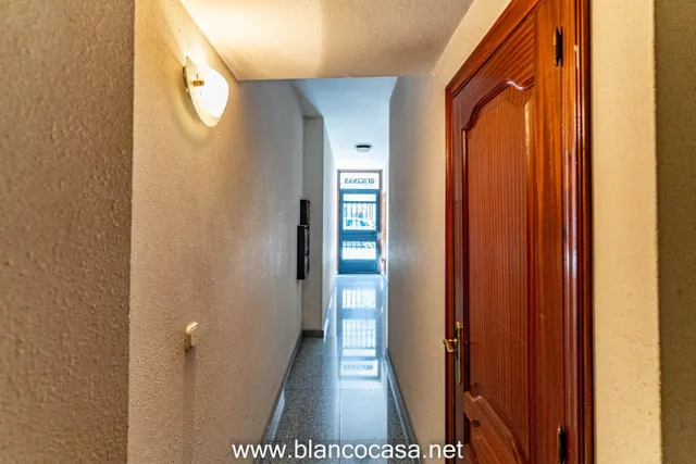 Entreplanta en venta ó alquiler C/Barcelona (Carballo) — 22