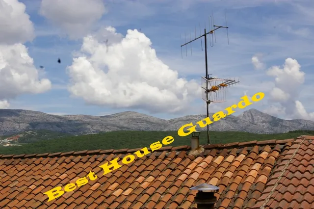CASA EN GUARDO — 13