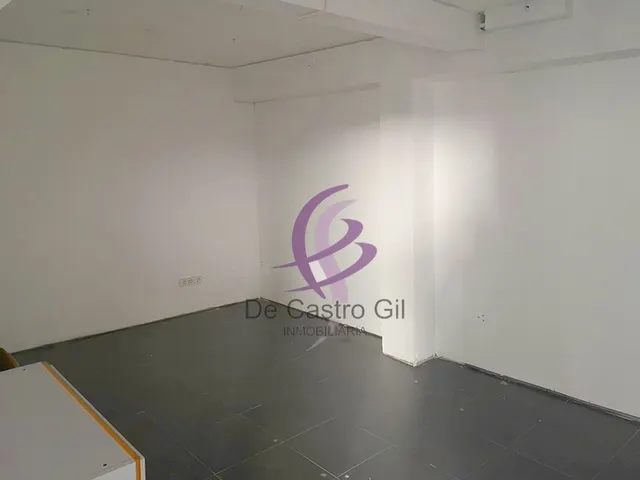 LOCAL COMERCIAL DE 400 METROS CON GRAN ESCAPARATE A 100 METROS DE PLAZA MAYOR — 12