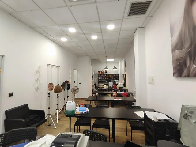 Excelente local reformado en venta — 9