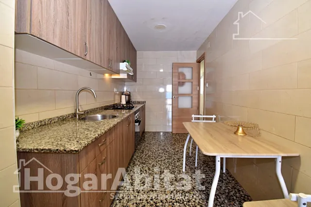 Amplitud y luz mediterránea en este piso totalmente reformado con terraza en Oliva — 6