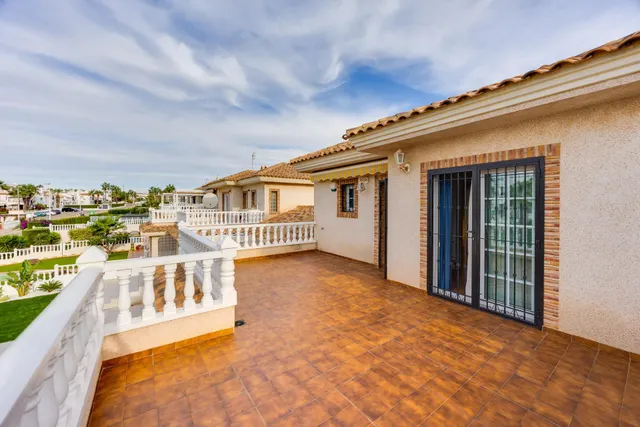 Exclusiva Villa con Jardin de ensueño en Los Dolses, a pasos de La Zenia Boulevard — 50