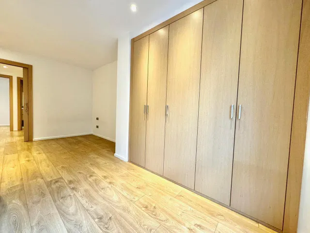 Piso de 67 m2 con 2 habitaciones y balcón en la Avenida Carlemany — 12