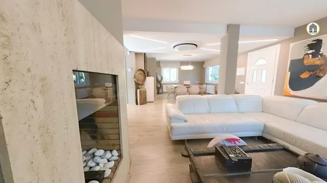 Casa reformada de tres plantas con piscina, jacuzzi, gimnasio, sauna  y vistas a parque natural — 4
