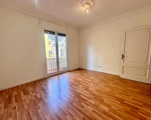 Piso Señorial en Balmes con  Doble Orientación — 20