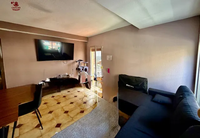 Piso exterior de 88m2 con 4 dormitorios para REFORMA INTEGRAL, con soleado salon comedor con acceso directo a una luminosa terraza exterior y cocina con tendedero,. — 6