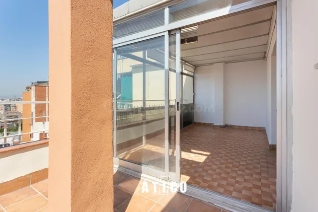 Atico con una terraza espectacular y vistas unicas sobre Barcelona — 10