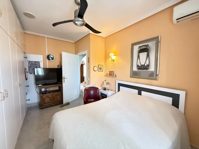 Impresionante Chalet Independiente en El Chaparral, Torrevieja — 39