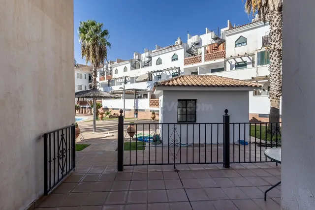 Adosado con espectacular terraza panorámica y piscina a 20 min de Granada — 3