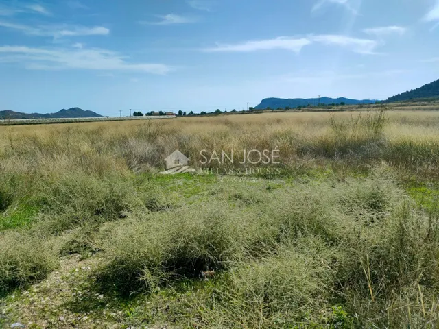 SE VENDE TERRENO RURAL CON POSIBILIDAD DE ALBERGUE EN LA ROMANA — 4