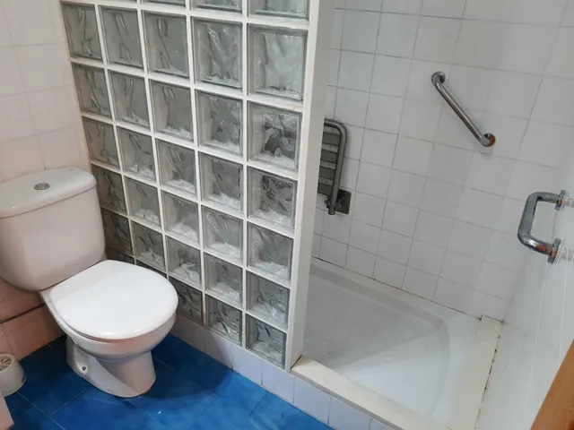 Amplio piso en el centro de la ciudad con 3 dormitorios y plaza de garaje — 13