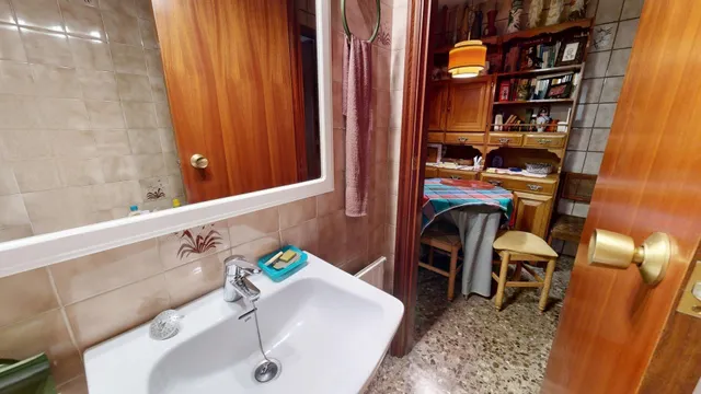 Amplia Vivienda en Avenida César Augusto con Garaje — 33