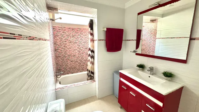 CUARTO PISO CON ASCENSOR - 4 habitaciones - VIRGEN DEL REMEDIO — 25