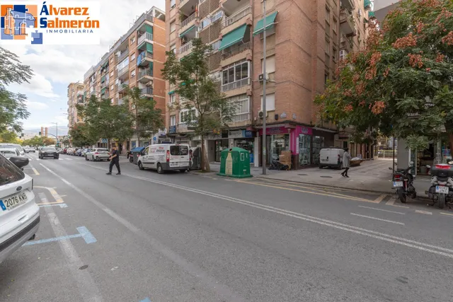Piso de 3 dormitorios en calle milán, zaidín | muy luminoso y con gran potencial — 33