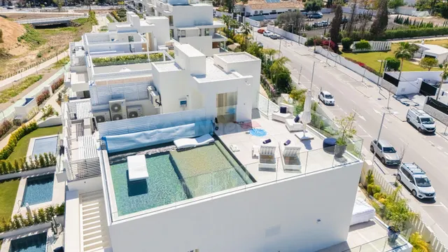 Ático de lujo en Benalus con piscina privada y vistas panorá