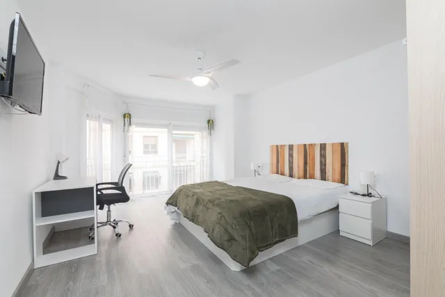 Se vende este gran piso junto Corazón de Jesús con 5 habitaciones y 5 baños ideal como inversión para rentabilizarlo!!! — 7