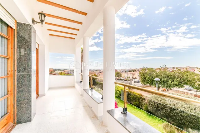 ELEGANTE CASA ESQUINERA DE ESTILO INGLÉS CON VISTAS AL MAR — 25