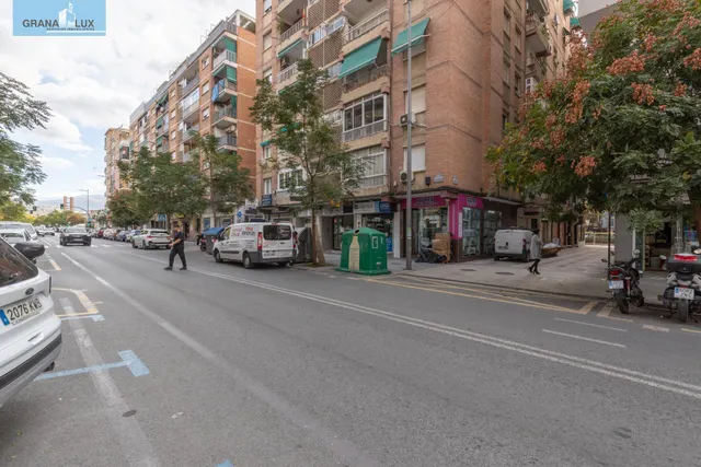 Piso de 3 dormitorios en calle milán, zaidín | muy luminoso y con gran potencial — 33
