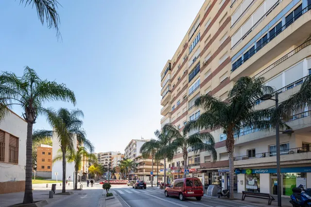 Piso 6 habitaciones 280m² en venta - Av. De Salobreña — 39