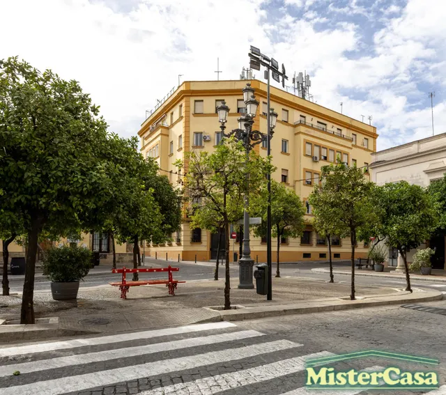 Piso Amplio en Pleno Barrio de Santiago 3 dormitorios y 2 baños — 36