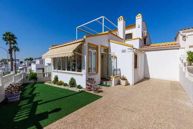 Villa 3 habitaciones 122m² en venta - Orihuela Costa — 28