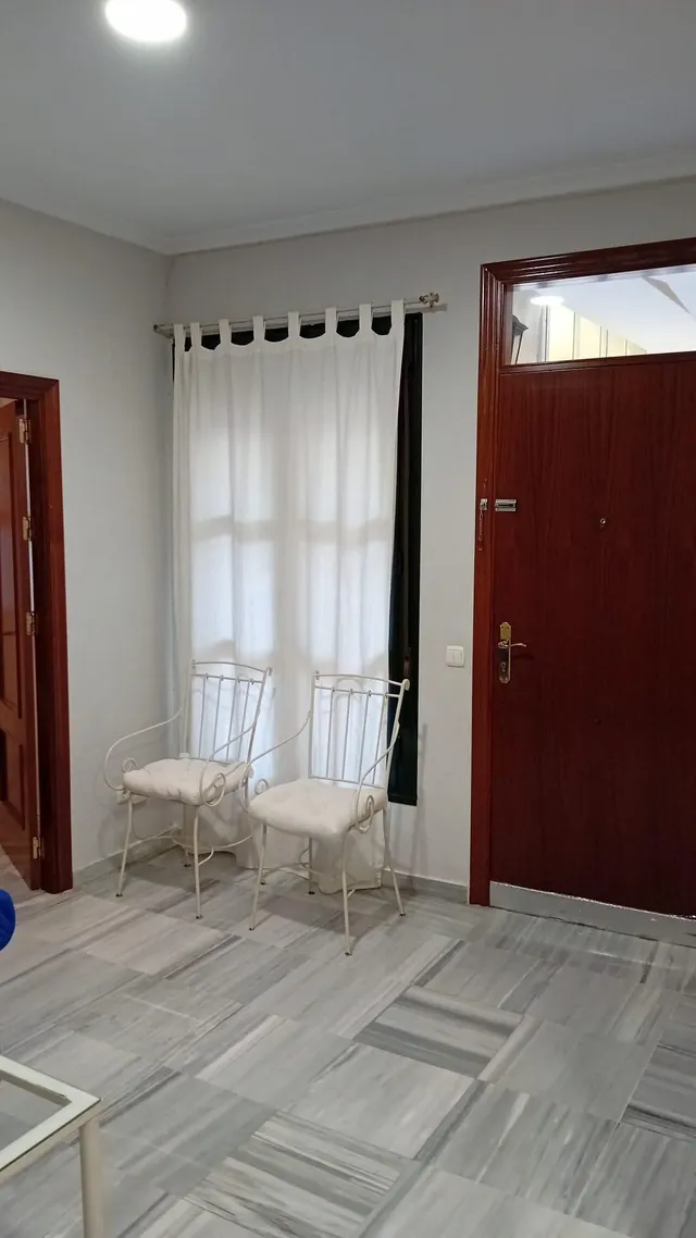 Centro San Vicente, calle Torneo, junto al Río. Excelente apartamento amueblado se alquila. Ascensor. — 7