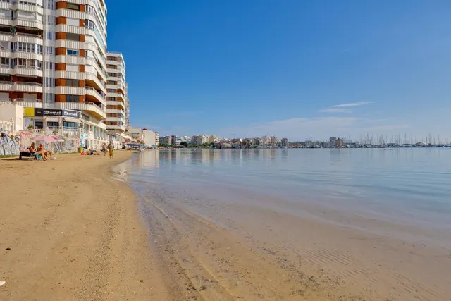 PRECIOSO APARTAMENTO TOTALMENTE REFORMADO CON VISTAS FRONTALES AL MAR — 31