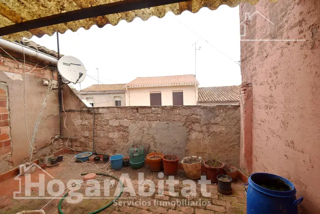 Espaciosa casa con local comercial, dos terrazas y balcón — 36