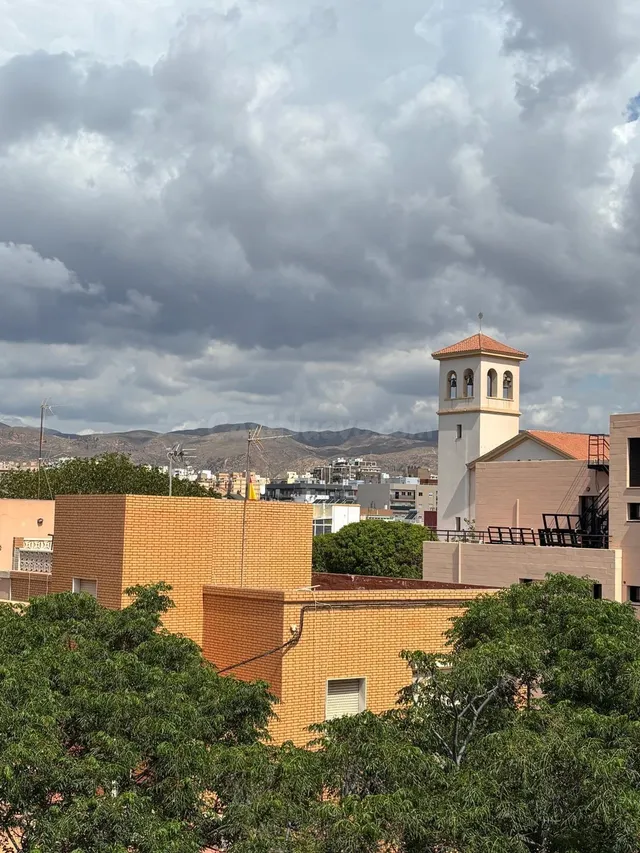 EXLCLUSIVA CASA PAREADA REFORMADA A SOLO 2 MINUTOS DE LA PLA - foto 3