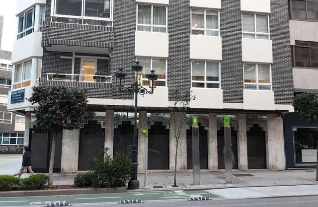 Local en venta en la Avenida Camelias - foto 3