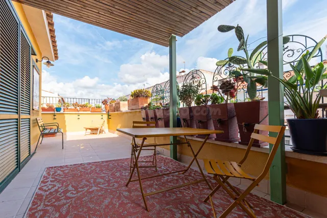 Exclusivo Ático reformado con amplia terraza en el Corazón d - foto 4
