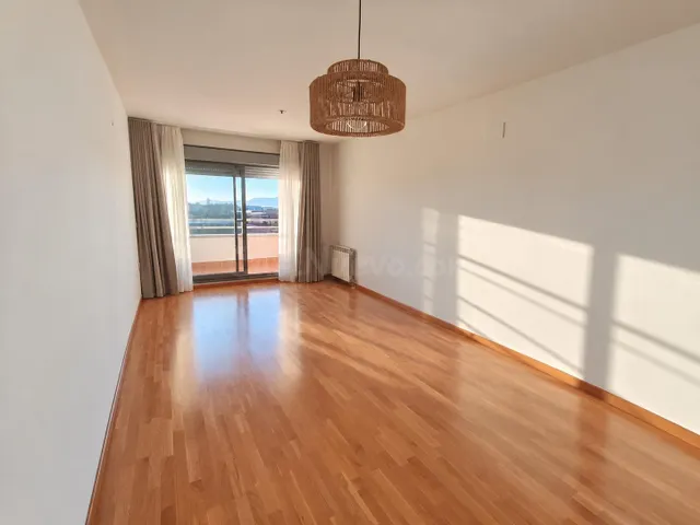 Piso de 121 m2 con dos grandes terrazas, piscina, garaje y trastero en avenida de la ilustración — 4