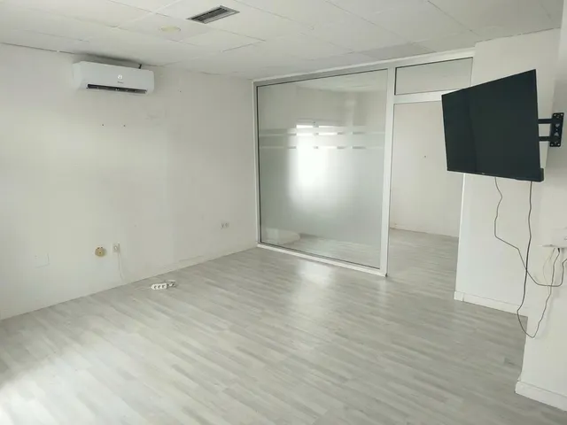 LOCAL COMERCIAL EN ESQUINA – LA MANGA DEL MAR MENOR (KM 7)  Precio: 58.000 €  Superficie: 80 m2 construidos (40 m2 planta calle + 40 m2 sótano) — 3