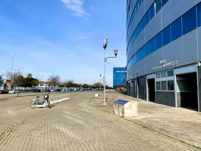 INVERSIÓN & GARAJE para 2 COCHES GRANDES y TRASTERO en SEVIL - foto 4