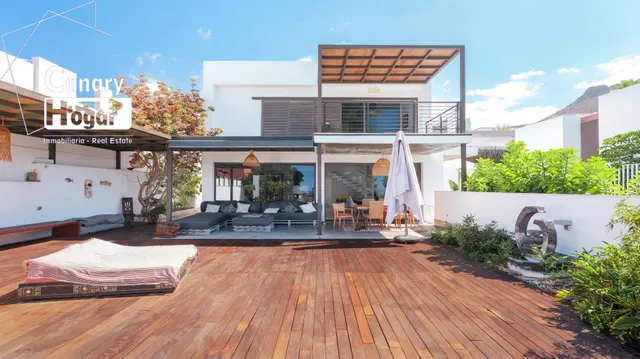 Villa moderna en venta en el Madroñal de Fañabe,  Adeje . — 35