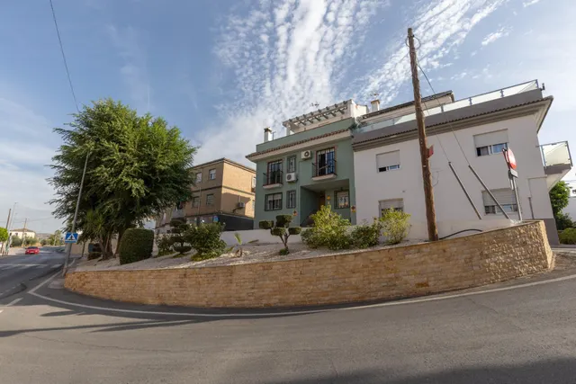 Casa independiente a 5 minutos de Granada en buen estado para entrar a vivir — 3