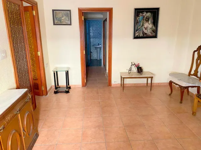 AMPLIA VIVIENDA CON PATIO Y GARAJE — 3