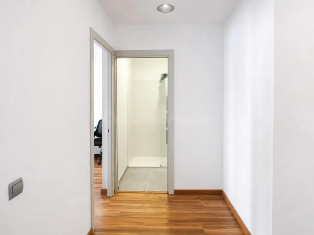 Piso luminoso en el centro de Manresa con gran balcón y ascensor — 6